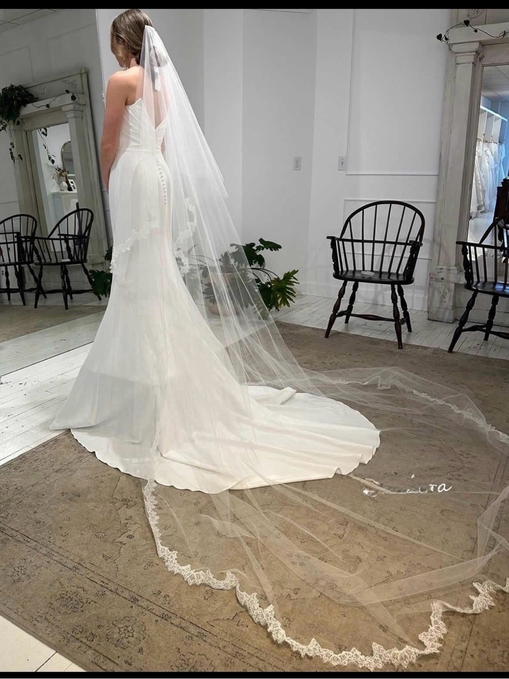 Elegant Strapless Mermaid Wedding Gown with Lace-Edged Veil - White